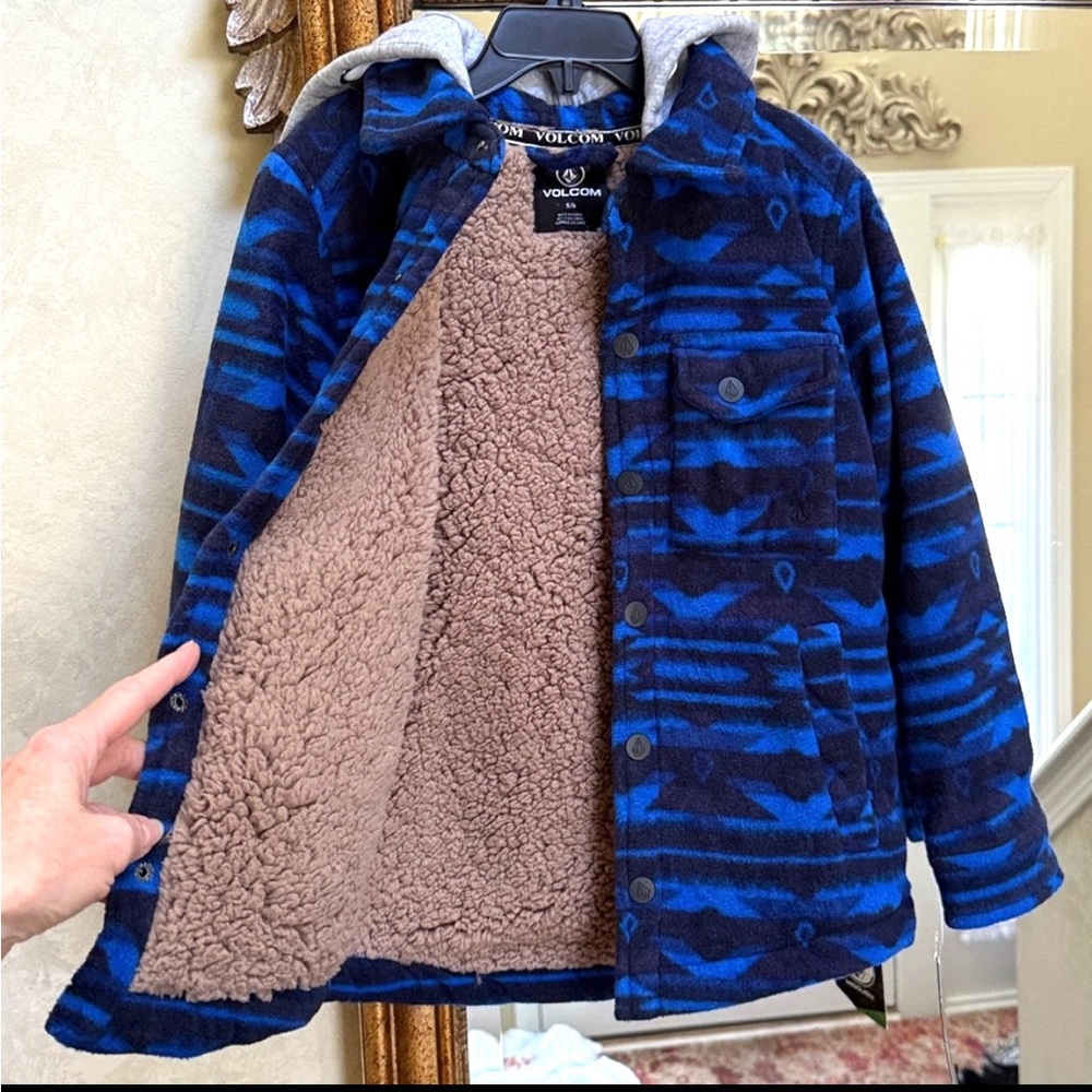 Kids Volcom Blue Patterned soft fleece-hooded jacket with Sherpa inside. Sz  5/6